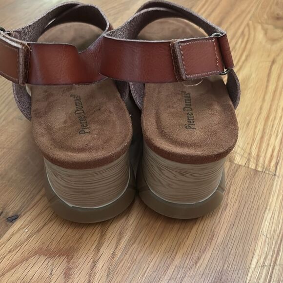 Pierre Dumas Brown Sandals with Criss-Cross Design size 9 - Picture 2 of 5